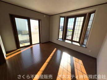 ＬＤＫ約１１．５帖。陽当たり良好です！