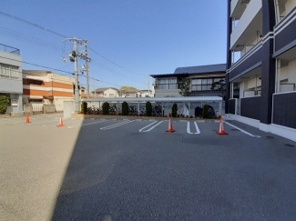 車をお持ちの方に嬉しい駐車場付きの物件です