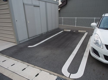 車をお持ちの方に嬉しい駐車場付きの物件です