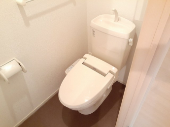 コンパクトで使いやすいトイレです