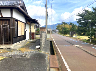 【前面道路含む現地写真】
