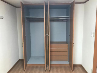 写真は同物件の別部屋です