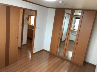 写真は同物件の別部屋です