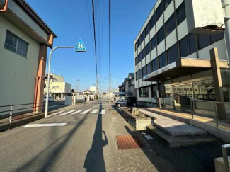 前面道路府道沿いで多方面からのアクセス良好