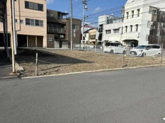 駐車場側から土地を見た風景。陽当たりも風通しも良きです。