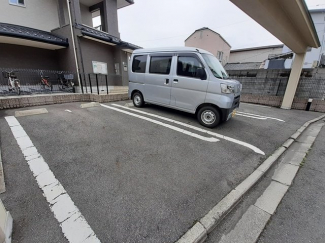 車をお持ちの方に嬉しい駐車場付きの物件です