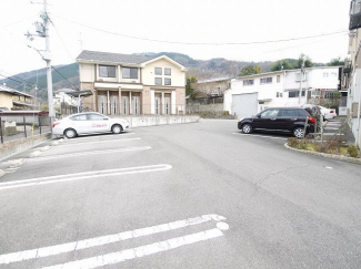 車をお持ちの方に嬉しい駐車場付きの物件です