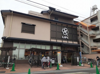 ライフ　智恵光院店まで210m