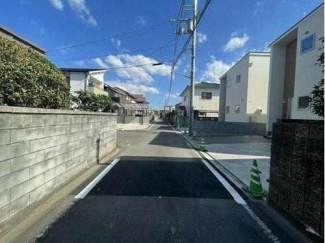 前面道路含む現地写真です