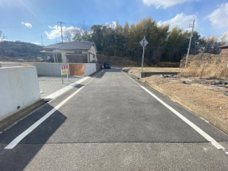 【前面道路含む現地写真】
