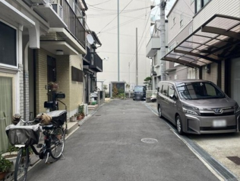 【前面道路含む現地写真】