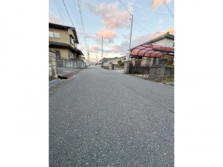 【前面道路含む現地写真】