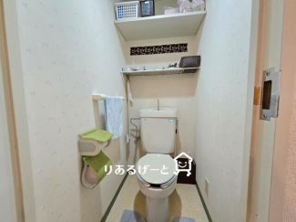 ホワイトのトイレは清潔感があって気持ちいいですね♪