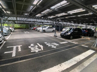 広めの駐車場で車庫入れが楽々ですね♪