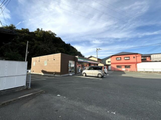 ファミリーマート大洲徳森店まで730m