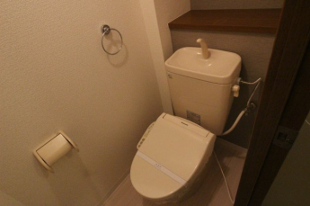 コンパクトで使いやすいトイレです