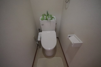 コンパクトで使いやすいトイレです