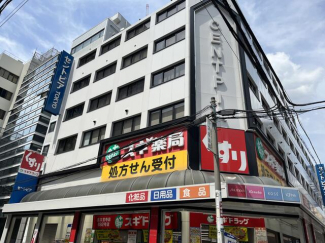 スギ薬局南船場店まで333m