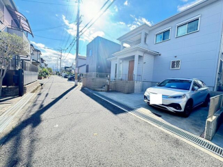 小学校も近くお子様安心！樽井駅まで徒歩９分のため通学・通勤に