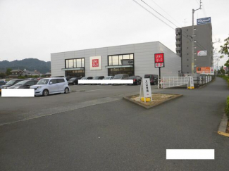 ユニクロ松山久米店まで800m