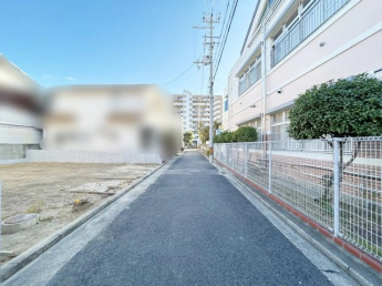 【前面道路含む現地写真】