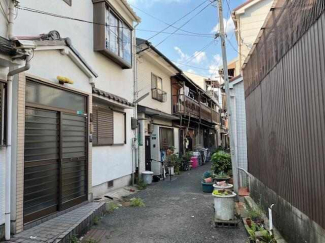 現地を含む前面道路です。