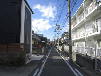 前面道路は公道約４．５ｍです。