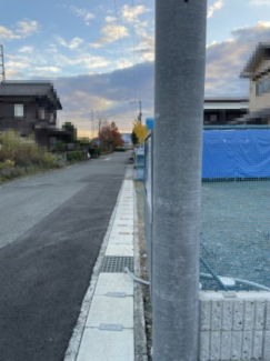 【前面道路含む現地写真】