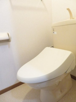 コンパクトで使いやすいトイレです