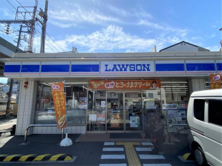 ローソン鷹合四丁目店まで311m