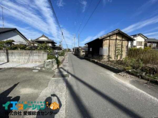 北側の前面道路です。