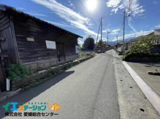 北側の前面道路です。