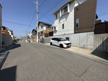 【前面道路含む現地写真】