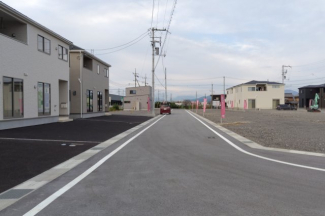 【前面道路含む現地写真】