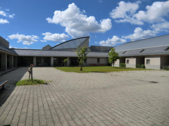 愛荘町立愛知川図書館まで965m