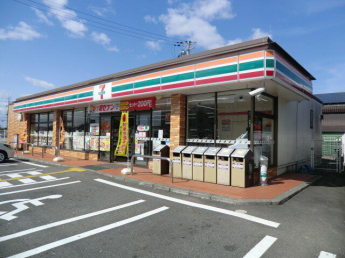 セブンイレブン愛知川中宿店まで747m