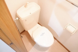 コンパクトで使いやすいトイレです