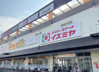 デイリーカナートイズミヤ稲田新町店まで925m