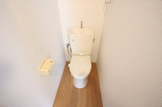 コンパクトで使いやすいトイレです