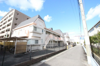 落ち着いた雰囲気の外観です