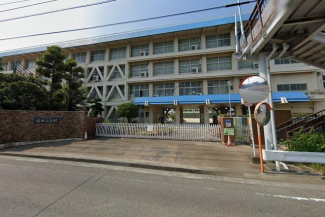 松前町立岡田小学校まで2100m