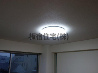 ＬＥＤ照明は調合タイプ（電球色又は蛍光色へ変更できます）