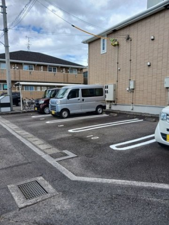 車をお持ちの方に嬉しい駐車場付きの物件です