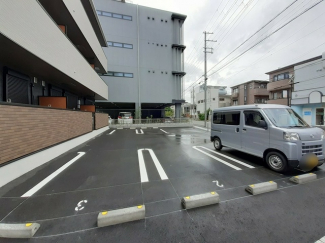 駐車場があるので、車を買う予定の方も安心です