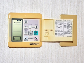 6.6帖洋室は床暖房設備付です。