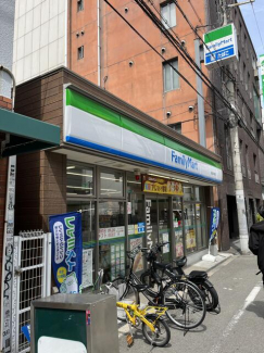 ファミリーマート難波中南店まで19m