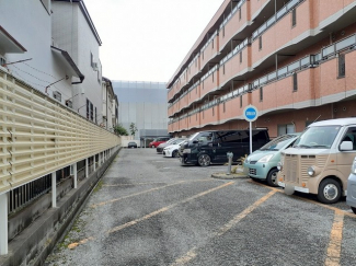 駐車場に車を止められます