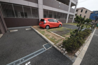 駐車場があるので、車を買う予定の方も安心です