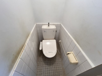 コンパクトで使いやすいトイレです