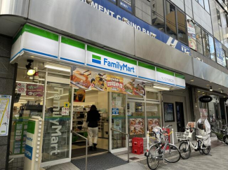 ファミリーマート南堀江三丁目店まで226m